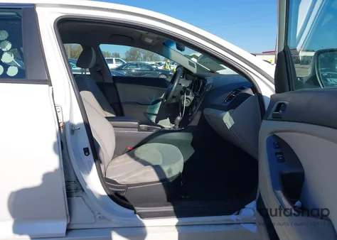 2011 Kia Optima Lx z USA, uszkodzony, nr VIN KNAGM4A71B5123377